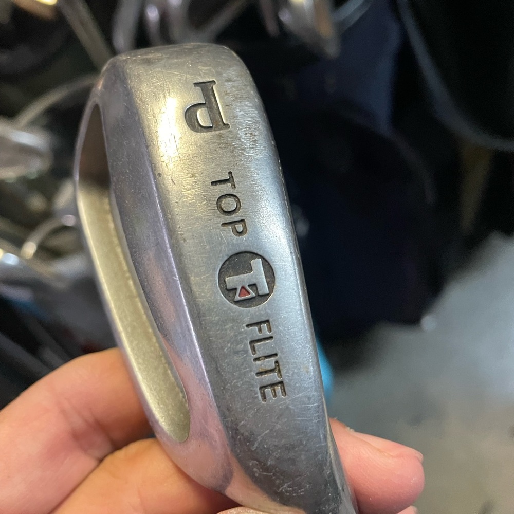 Top Flite Pitching Wedge in Right handed 
Used